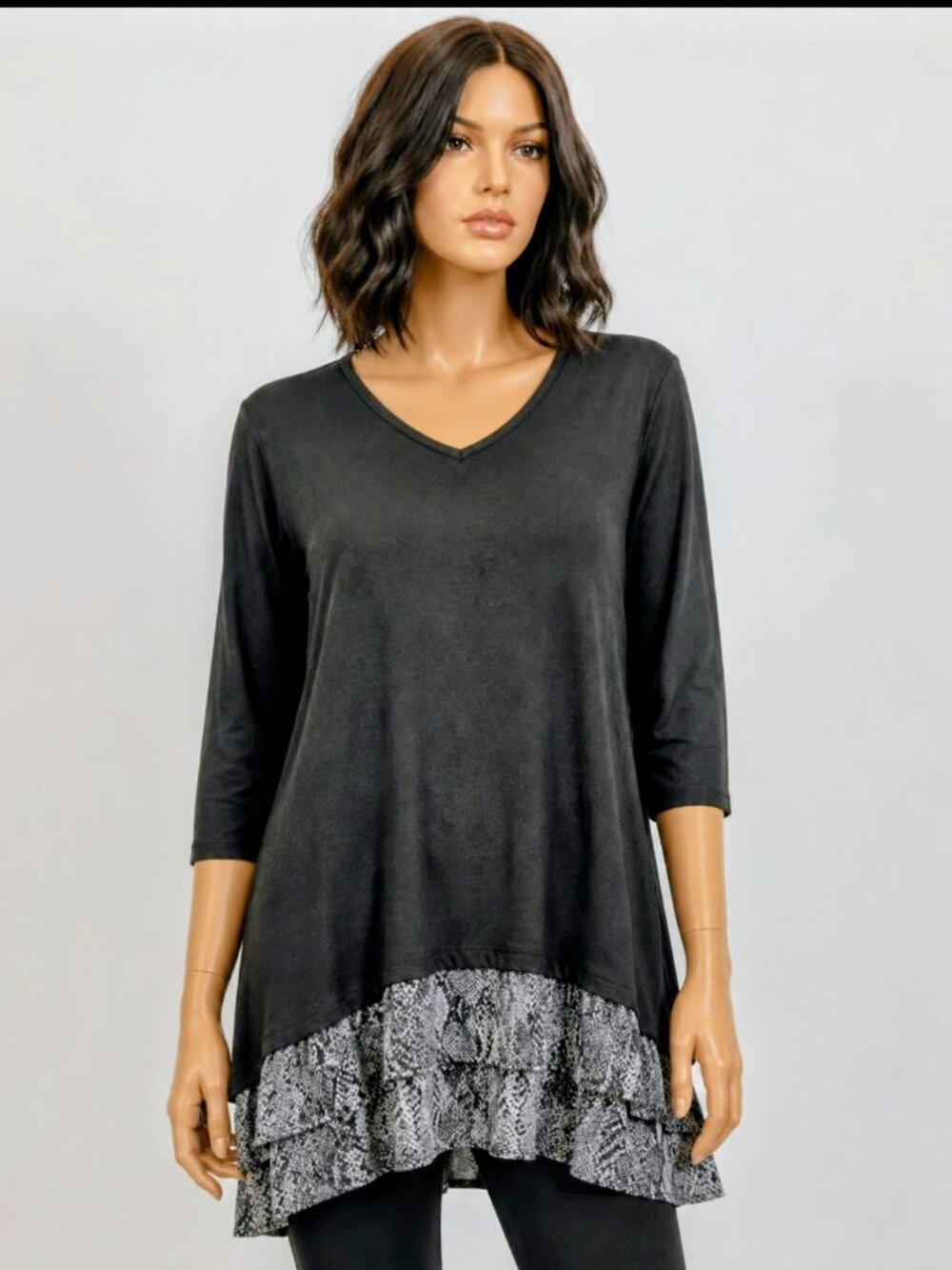 Ny Collection Black V neck snakeskin Ruffle Hem Women's Tunic Tops Size XXl